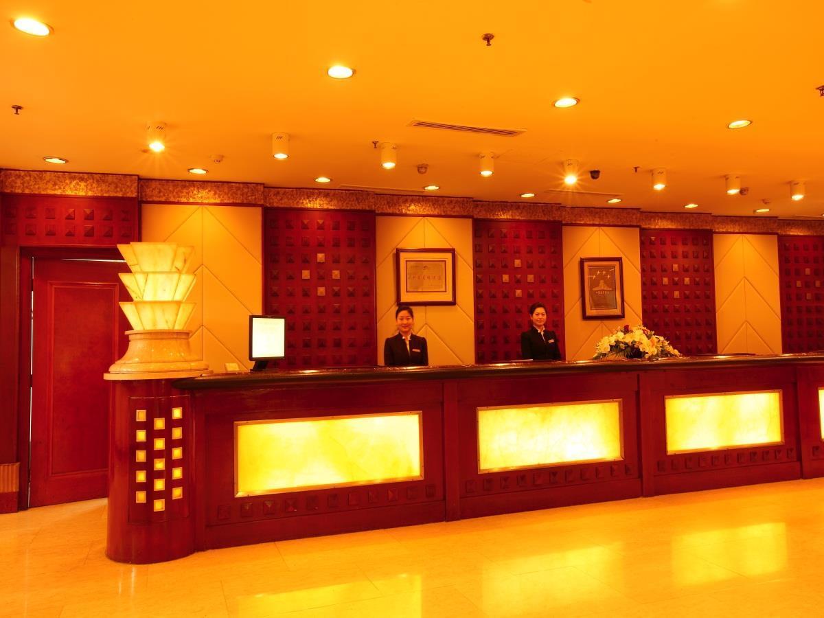 Central Plaza Hotel Dalian Esterno foto