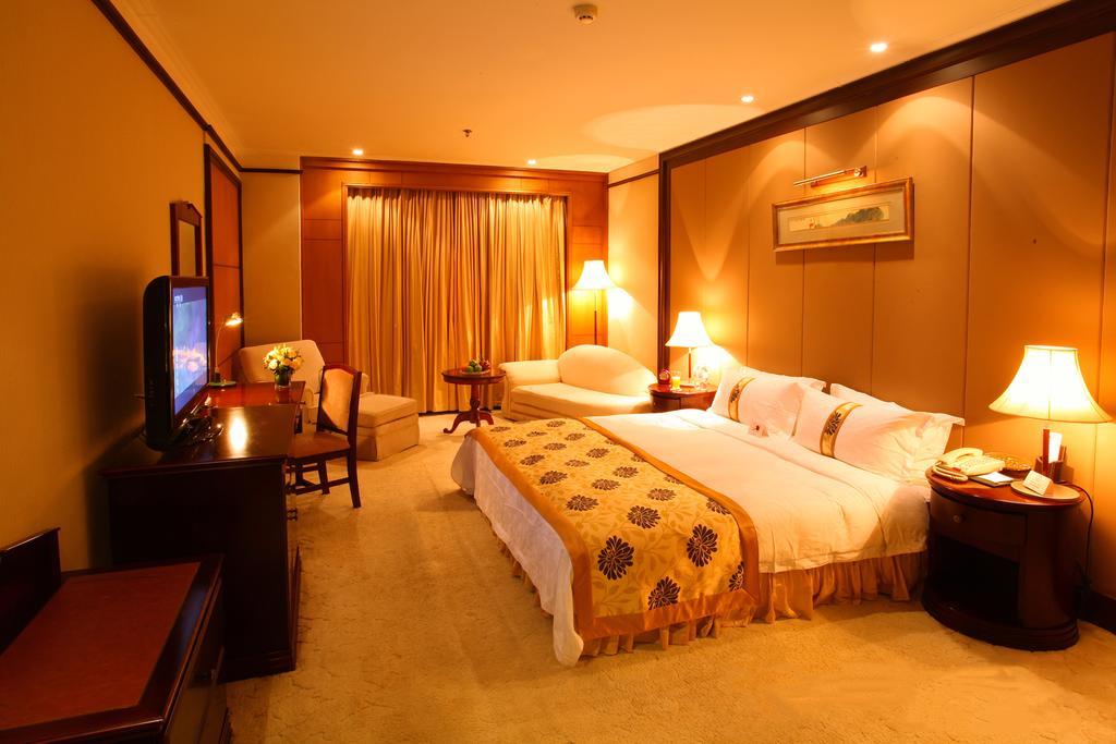 Central Plaza Hotel Dalian Esterno foto