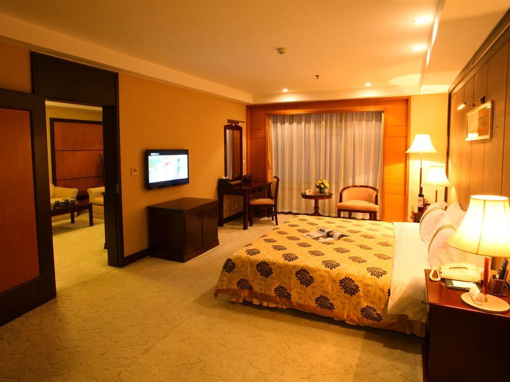 Central Plaza Hotel Dalian Esterno foto