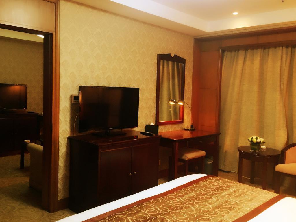 Central Plaza Hotel Dalian Esterno foto