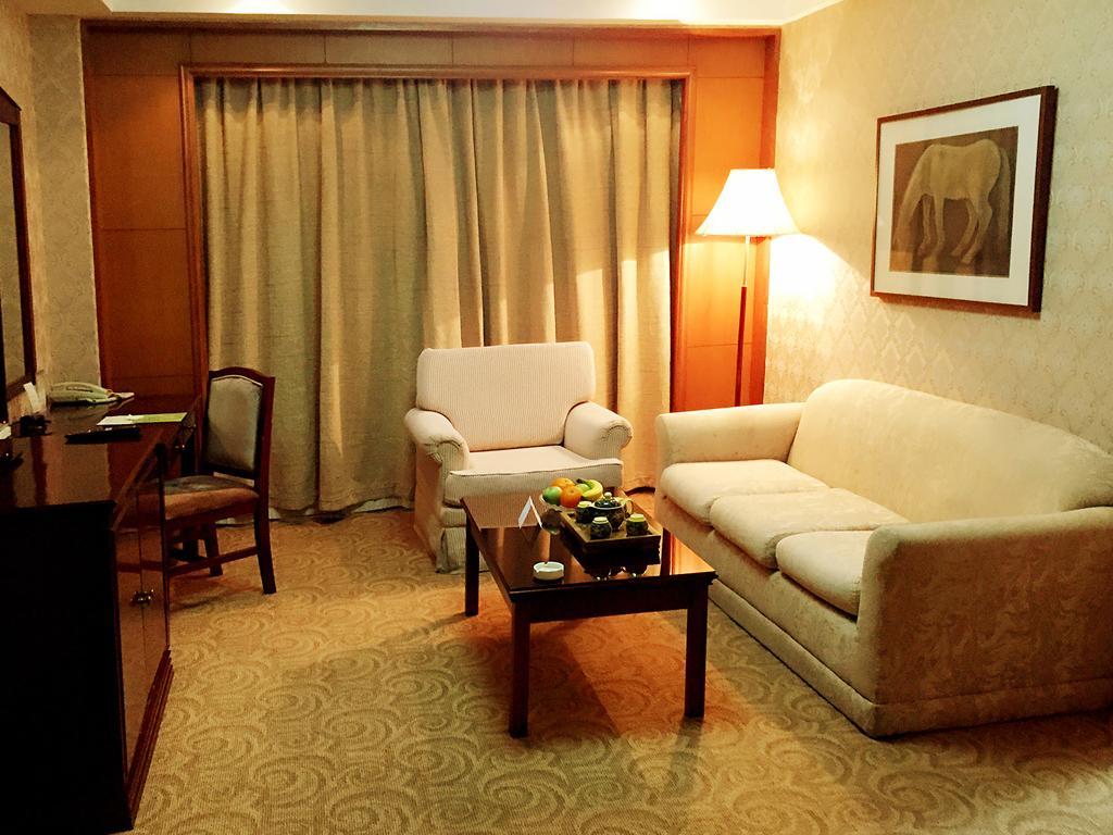 Central Plaza Hotel Dalian Esterno foto