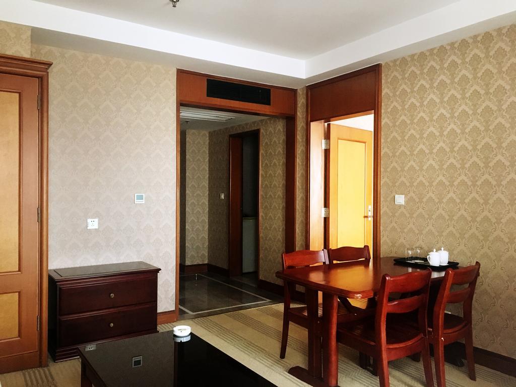 Central Plaza Hotel Dalian Esterno foto