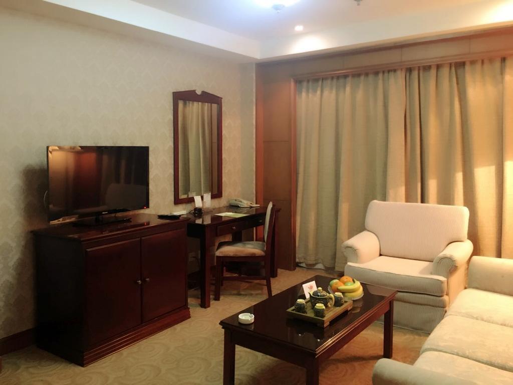 Central Plaza Hotel Dalian Esterno foto