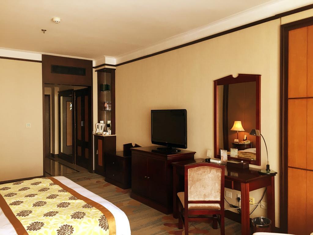 Central Plaza Hotel Dalian Esterno foto