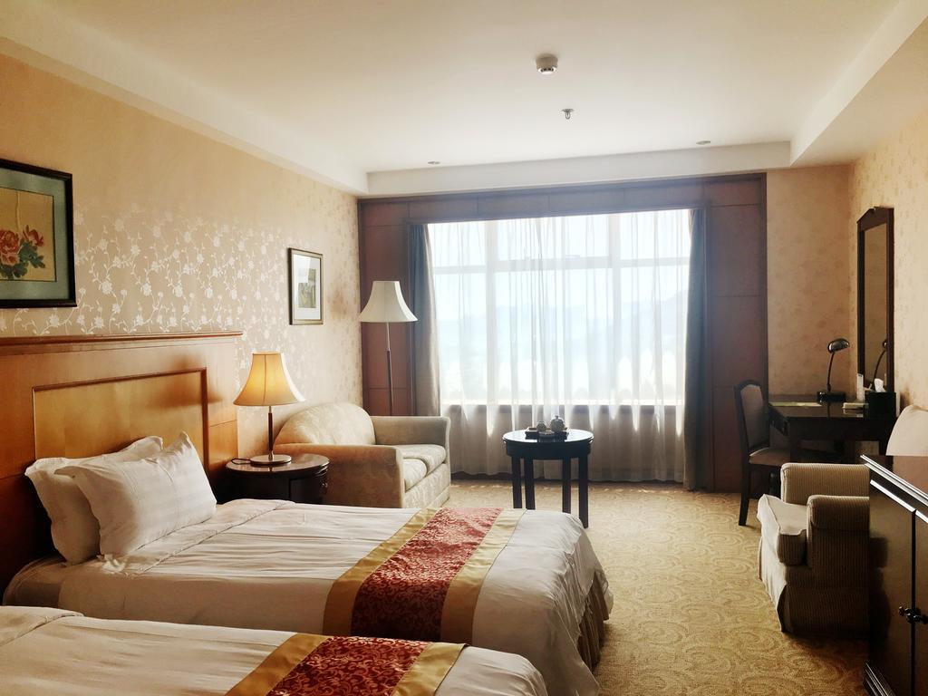 Central Plaza Hotel Dalian Esterno foto
