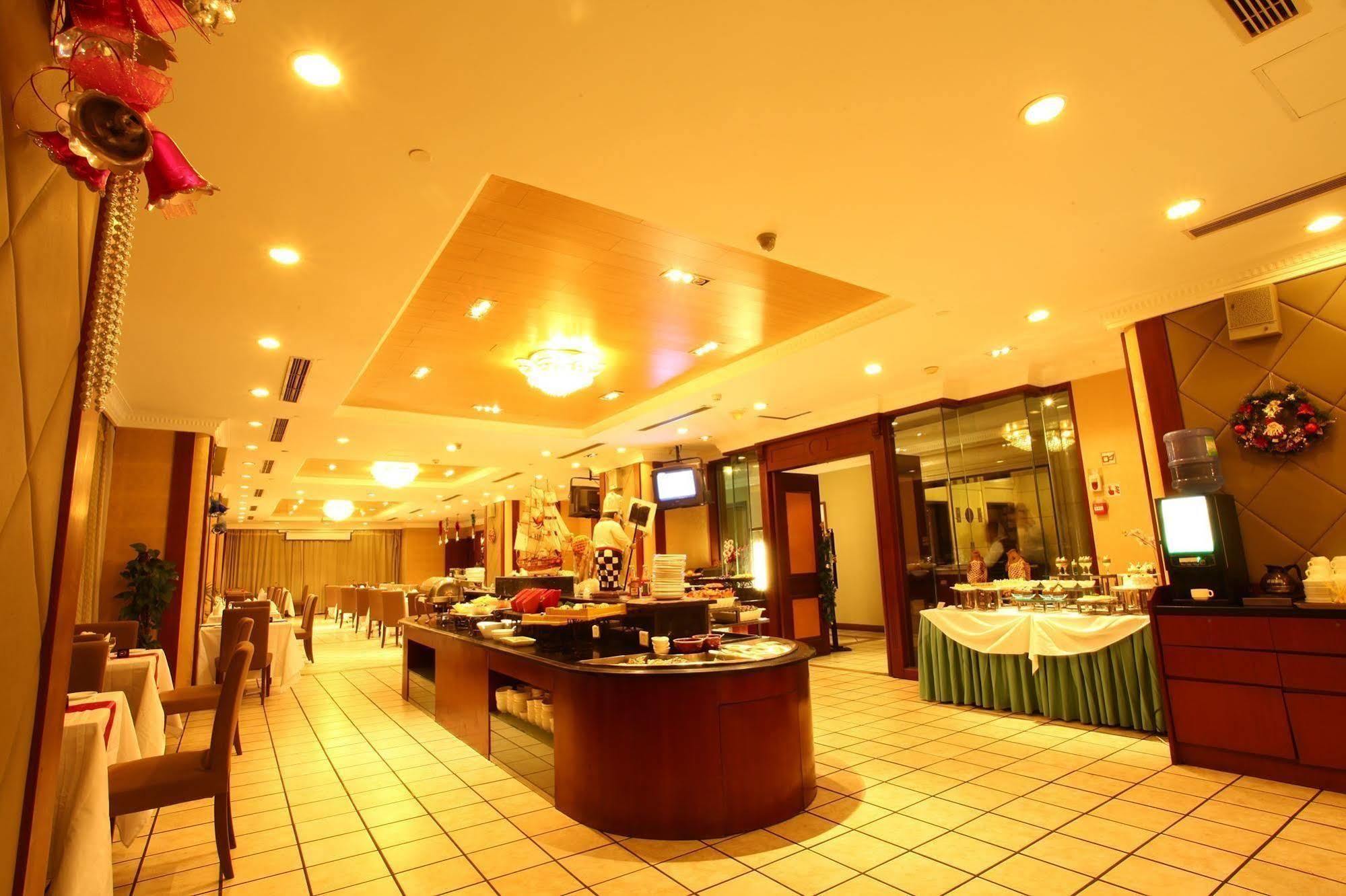 Central Plaza Hotel Dalian Esterno foto
