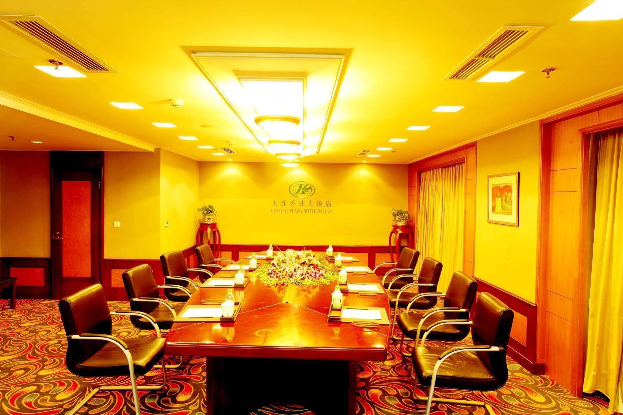Central Plaza Hotel Dalian Esterno foto