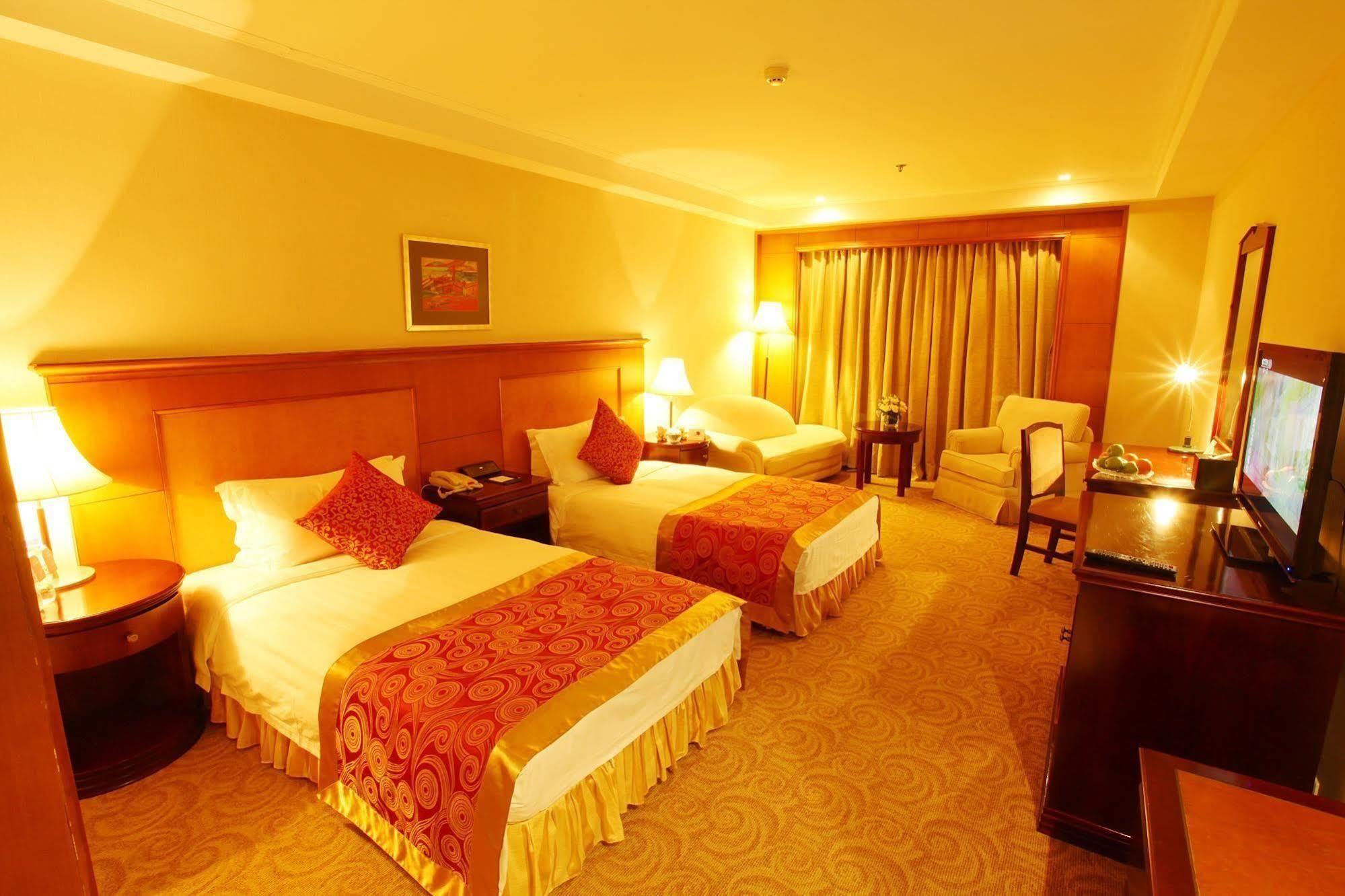 Central Plaza Hotel Dalian Esterno foto