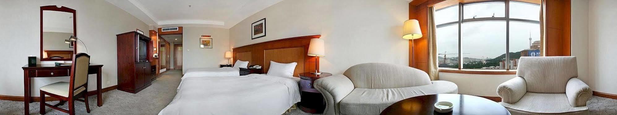 Central Plaza Hotel Dalian Esterno foto